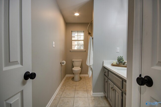 Building Photo - 205 Jarrett Ln