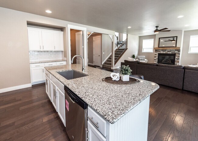 Building Photo - D20 4 Bed Home in The Farm