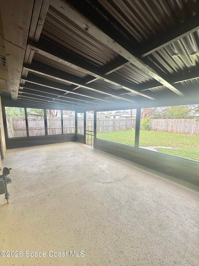 Building Photo - 2444 Victor Rd