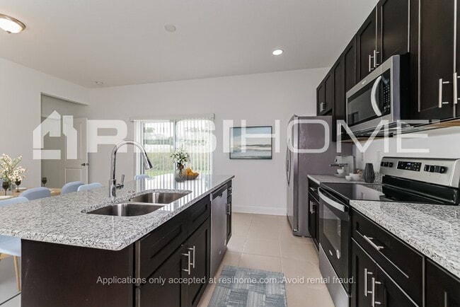 Building Photo - 656 Hudson Valley Dr
