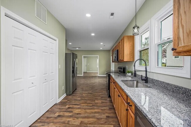 Building Photo - 2335 Greenway Ave NW