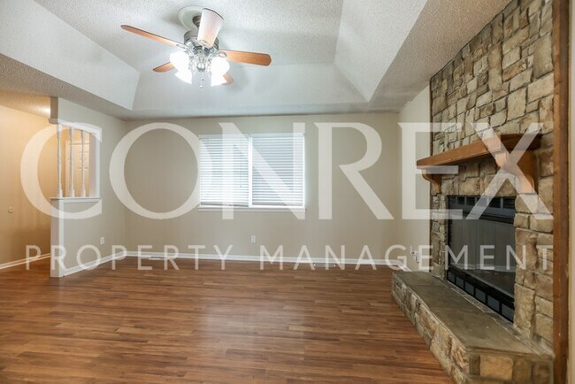 Building Photo - 3 Bdrm, 2.5 Bath move in ready in Lee's Su...