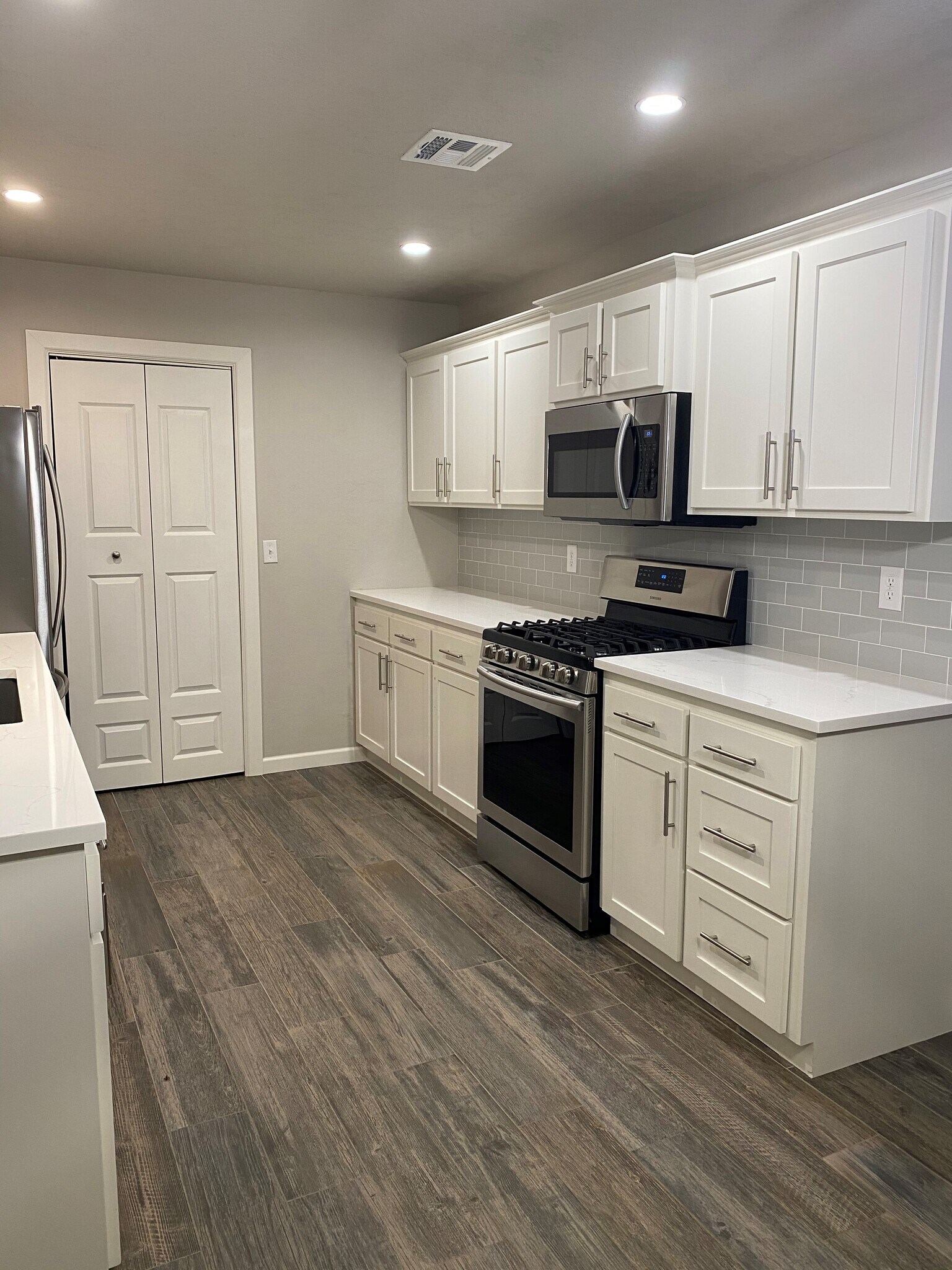 Building Photo - 217 E 30th St