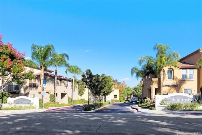 Building Photo - 17871 Shady View Dr