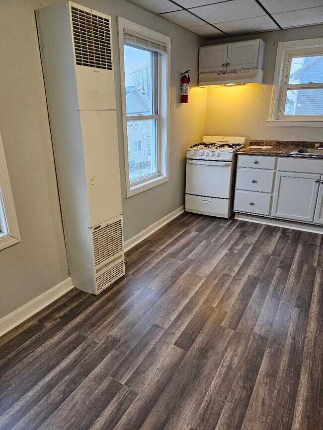 Building Photo - 270 5th St