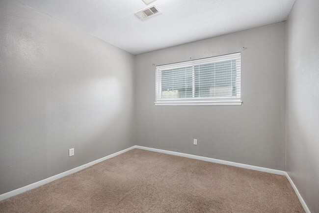 Building Photo - 2801 Westbury Ln