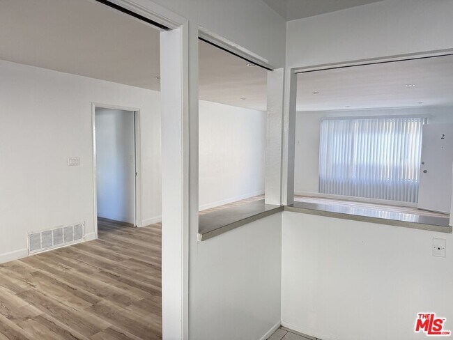 Building Photo - 1438 S Canfield Ave