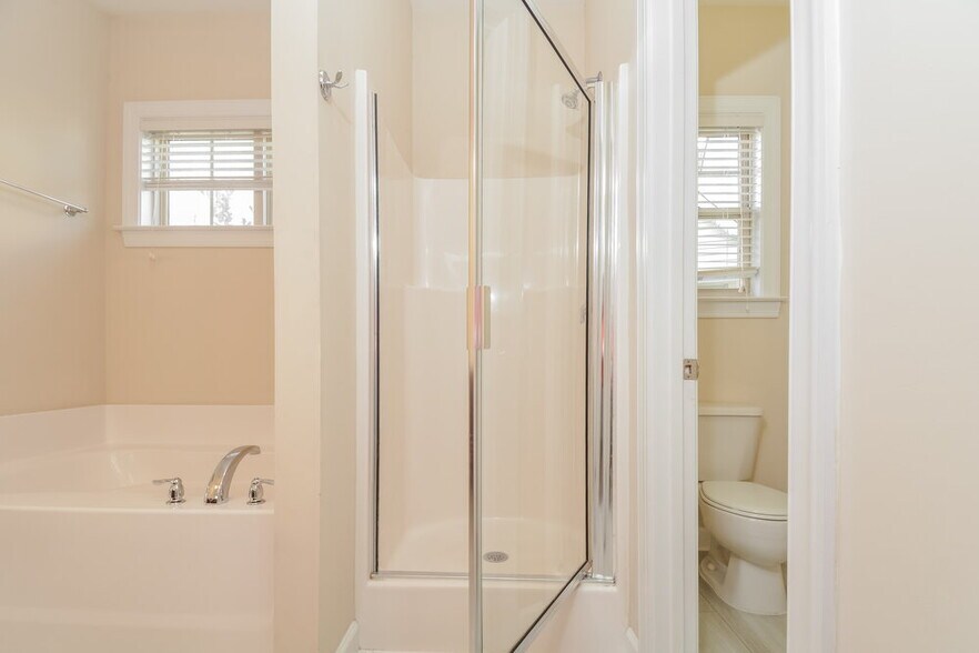 Building Photo - 805 New Charleston Dr