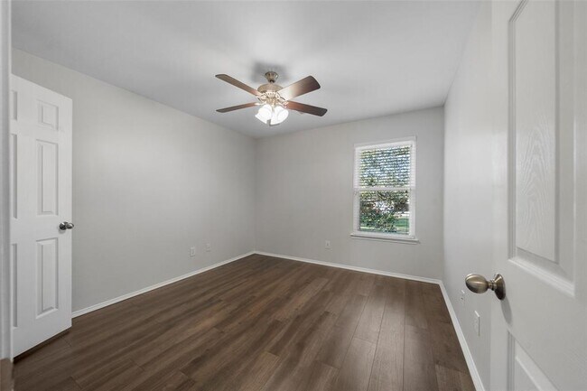 Building Photo - 131 N Villa Oaks Dr