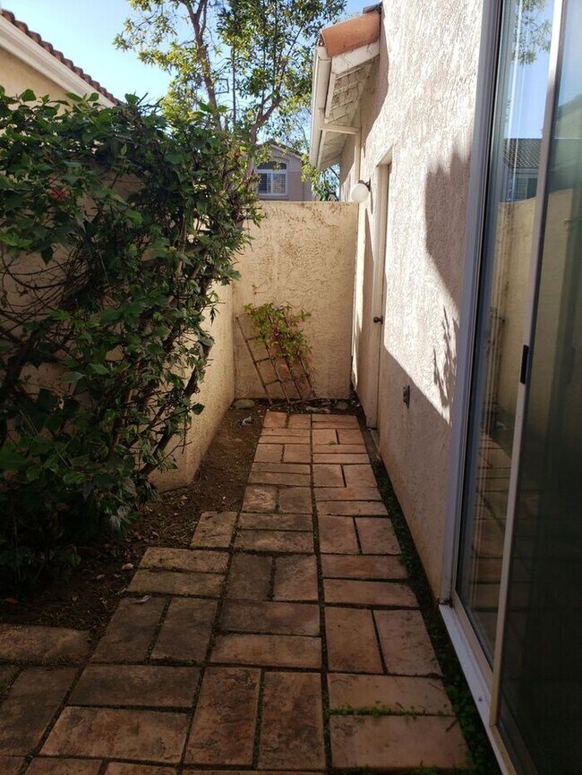 Building Photo - 3 Bedroom, 2.5 Bath Home in Sunset Glen (Mira Mesa)