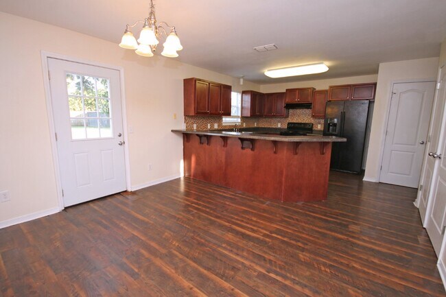 Building Photo - Spacious 4BR Home in Robin's Ridge with Soaring Ceilings, Guest Suite & Two-Car Garage