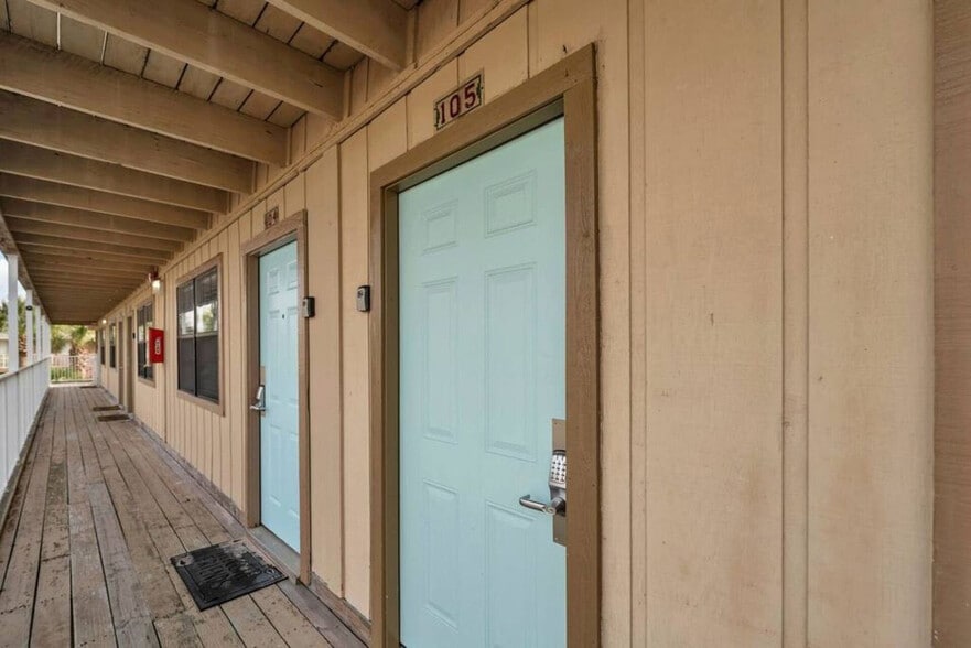 Building Photo - 312 Bream Ave