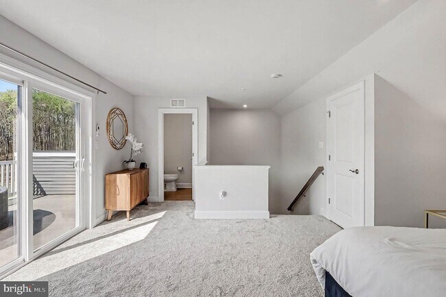 Building Photo - 10878 Foxtrot Cir
