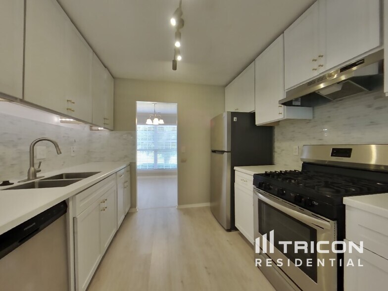 Building Photo - 1951 Hidden Valley Dr SW