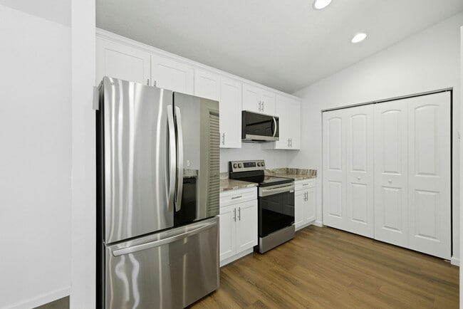 Building Photo - 5405 NW 8th Pl