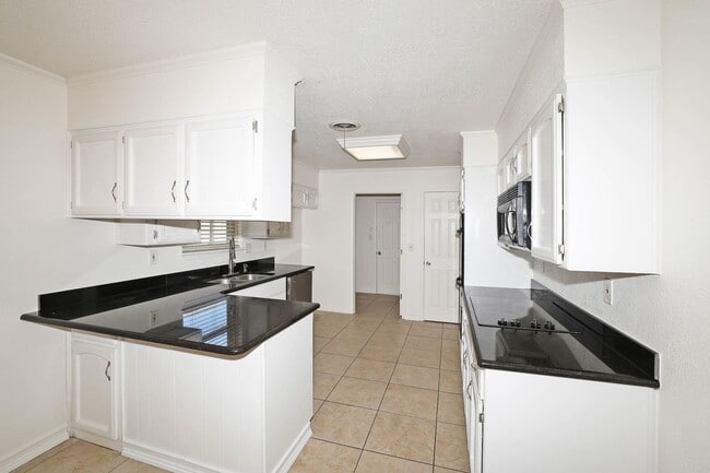 Building Photo - Beautiful 4 bedroom rental in Puckett West!