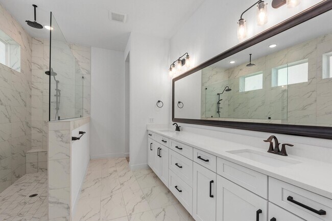 Building Photo - 15240 Hemingway Heights Dr