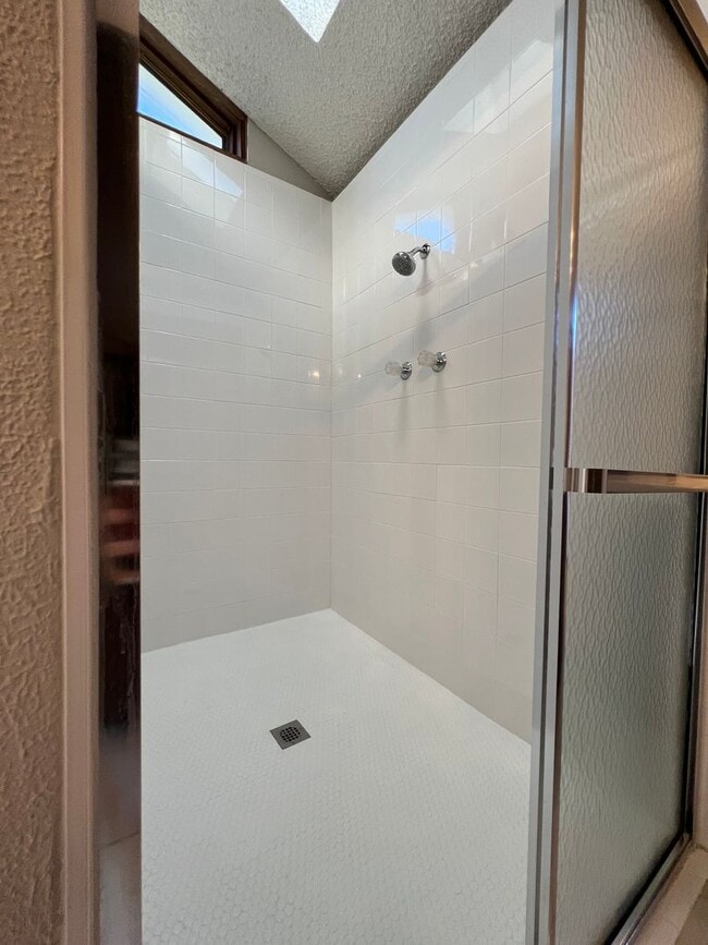 Building Photo - ?Cozy North OKC home with fireplace ?