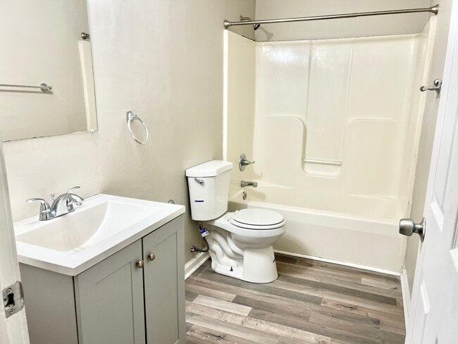 Building Photo - 205 N 26th St