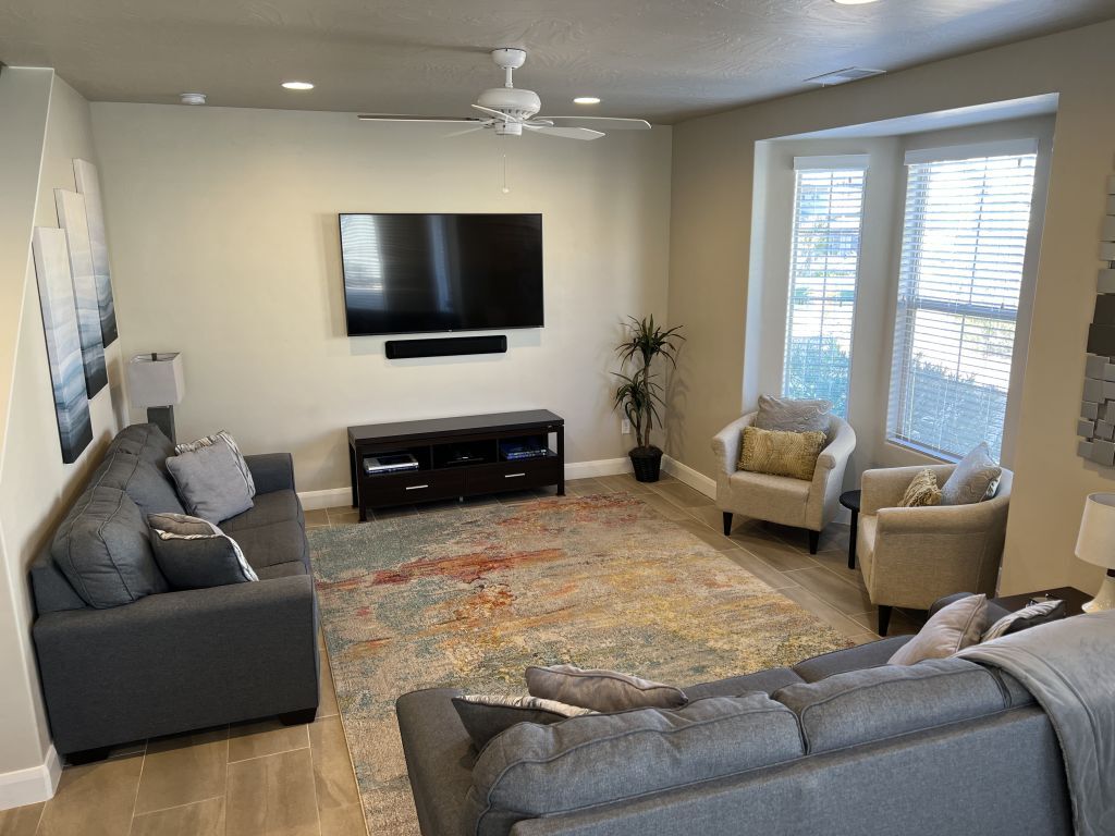 Building Photo - 1911 E Fiesta Ln