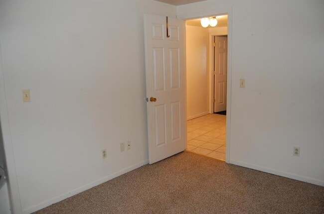 Building Photo - 609 Grove City Rd