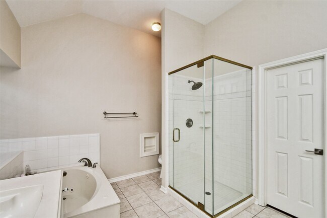 Building Photo - 1506 Forest Home Dr