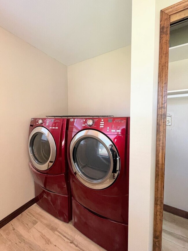 Building Photo - 2 Bed In Great Location