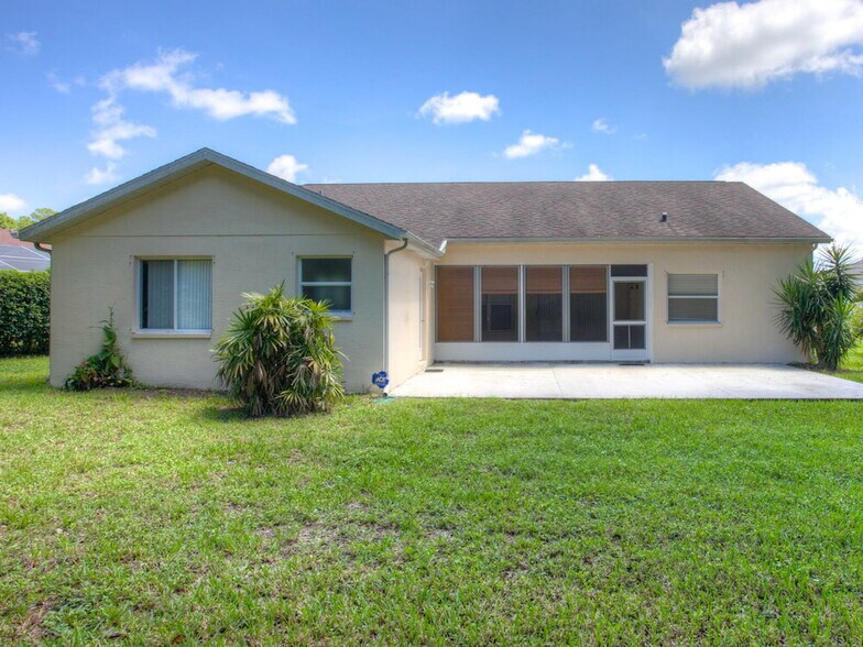 Building Photo - 9038 Water Hazard Dr