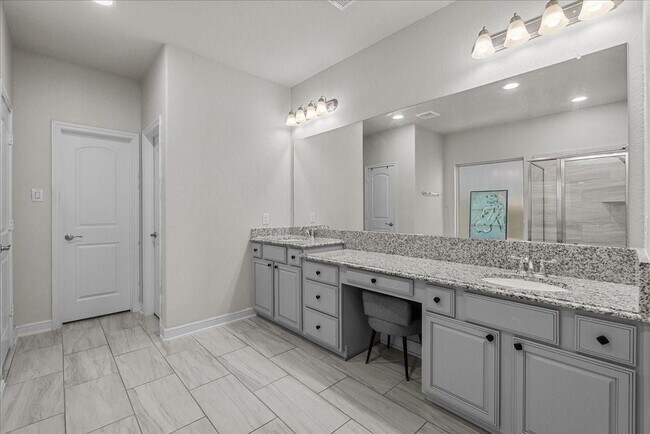 Building Photo - 2417 Lake Mist Dr