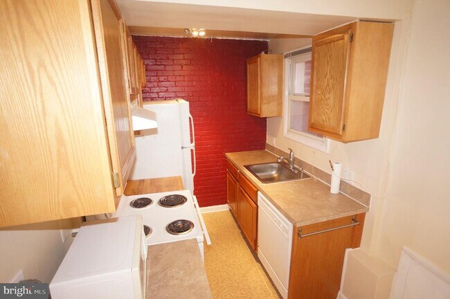 Building Photo - 471 M St NW