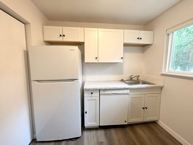 Building Photo - LA1547* - A