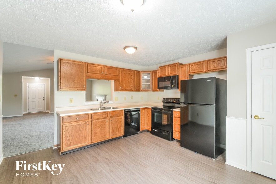 Building Photo - 5815 Victory Ave