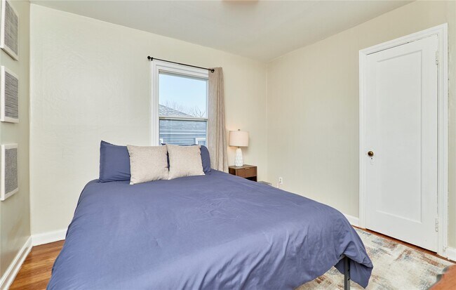 Building Photo - 3135 La Vista Dr