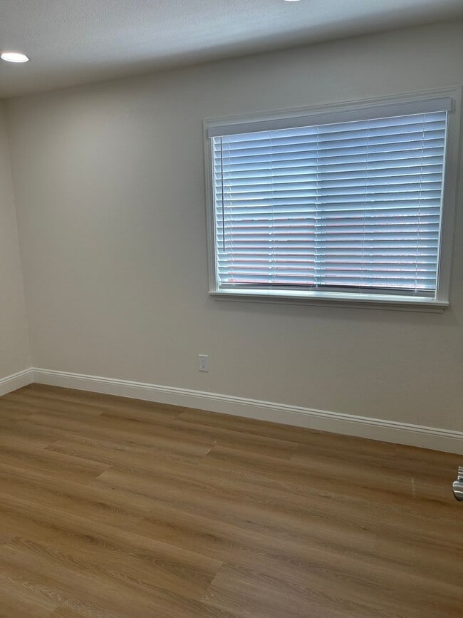 Building Photo - Smart Home