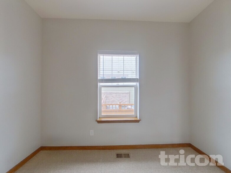 Building Photo - 6313 N Genoa Way