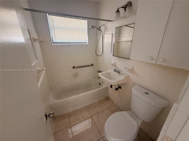 Building Photo - 3701 NW 24th Ave