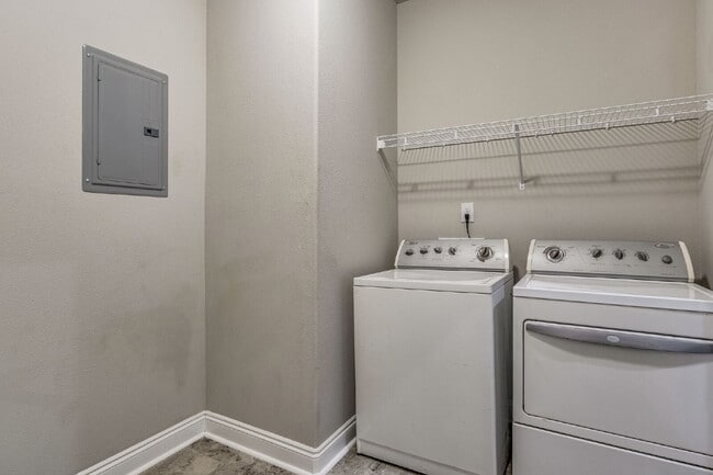 Building Photo - This beautifully maintained 3-bedroom, 2-bathroom residence offers the perfect blend of comfort, ...