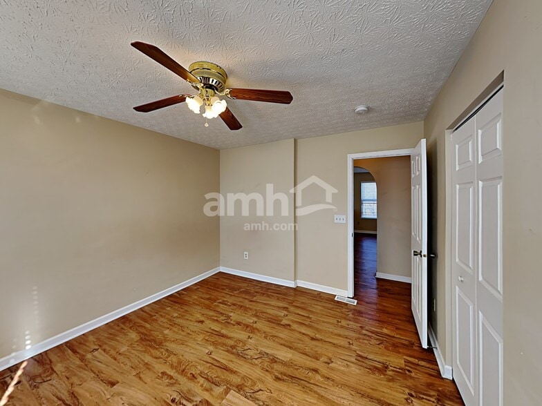 Building Photo - 4870 Bixby Ridge Dr E