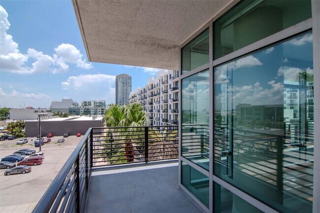 Building Photo - 1208 E Kennedy Blvd