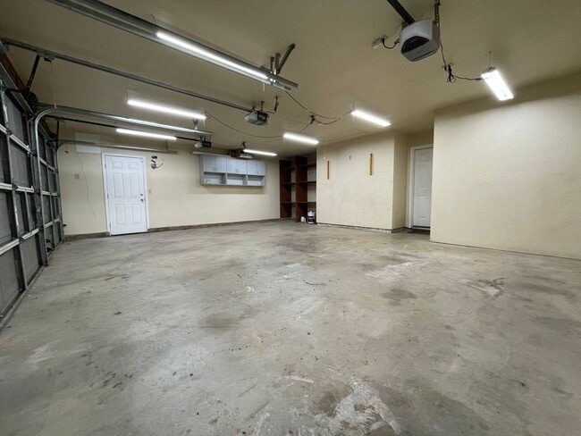 Building Photo - Spacious Citrus Heights Home with 3-Car Garage & Ample Storage