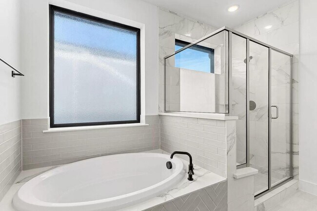 Building Photo - 702 Resort Dr