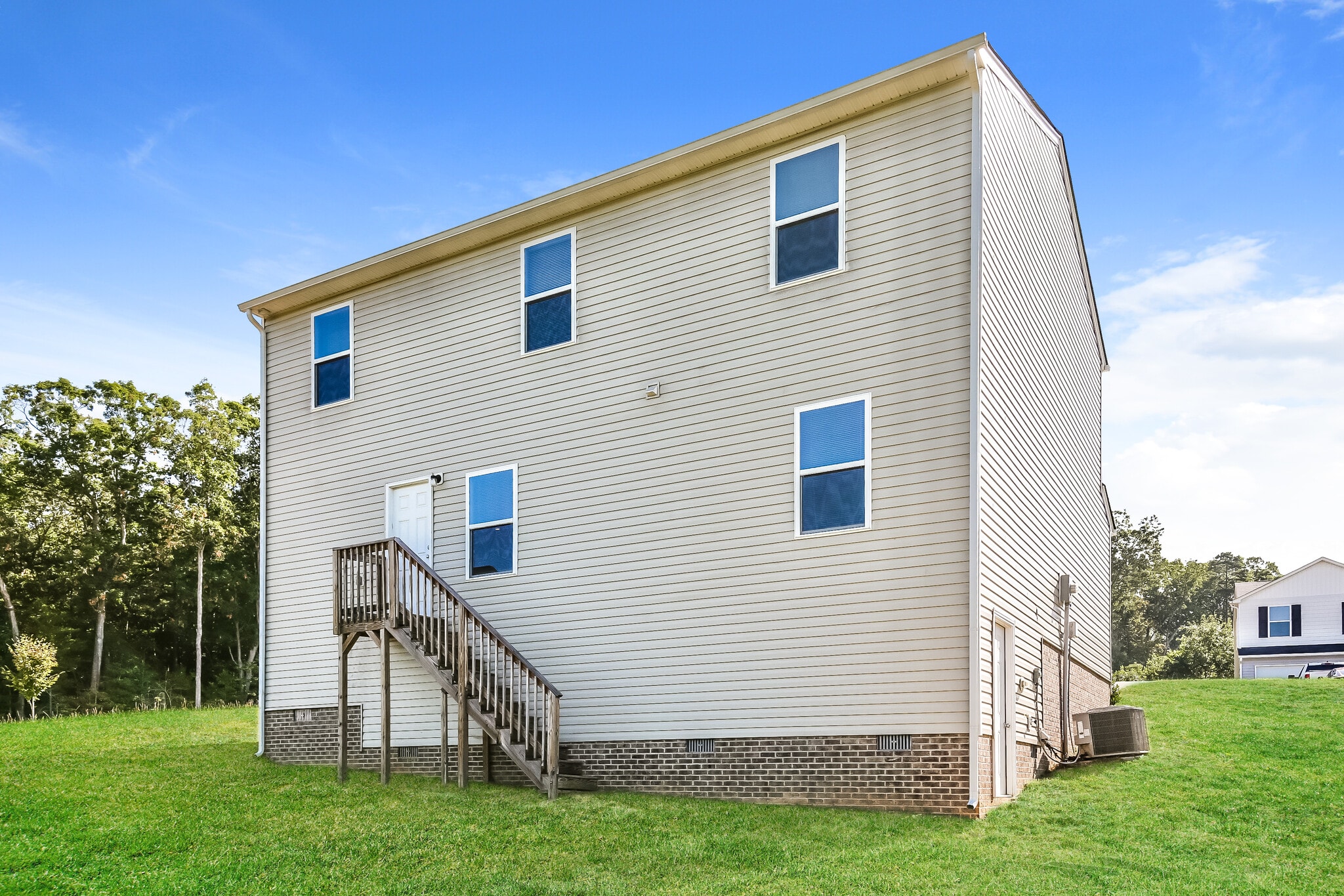 Building Photo - 1681 Robins Nest Drive