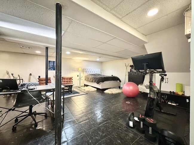 Building Photo - Beautifully Updated 2-Bedroom Townhouse w/...