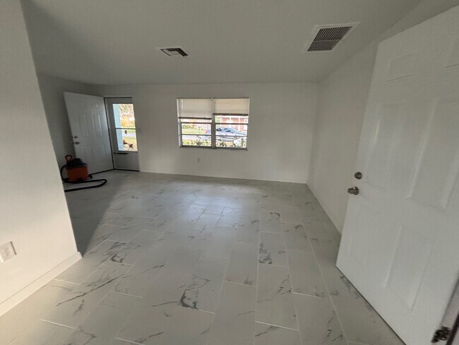 Building Photo - 4515 Needle Palm Dr