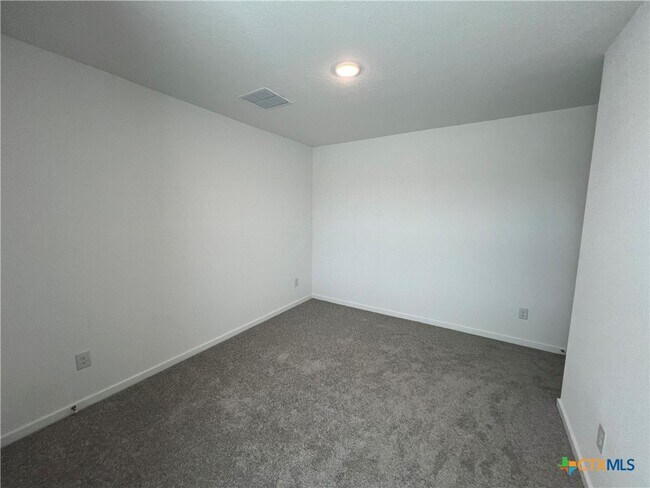Building Photo - 534 Chevre Rd
