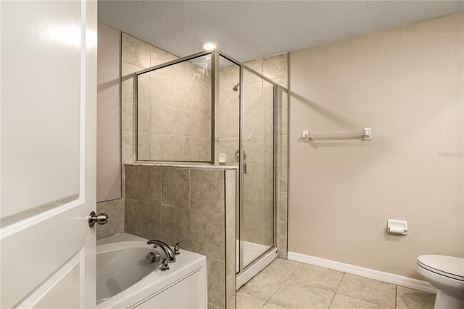 Building Photo - 724 Royal Empress Dr