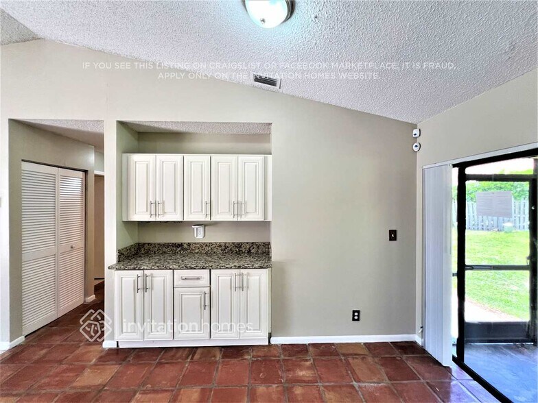 Building Photo - 1944 Lynton Cir