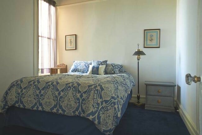 Building Photo - 131 Coleridge St