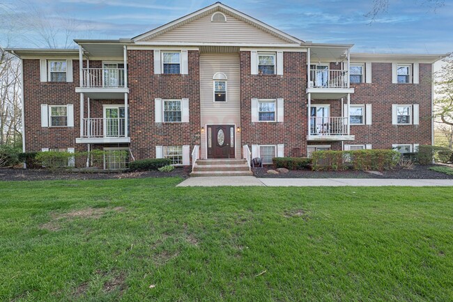 Building Photo - 10760 Ravenna Rd