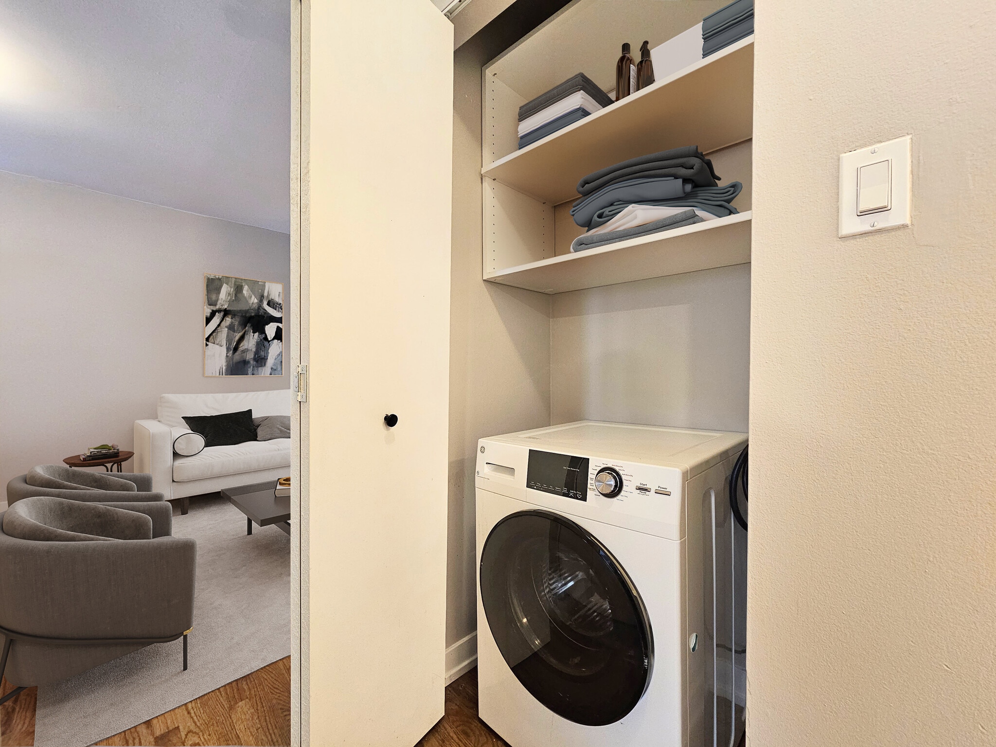 Building Photo - 524 W Oakdale Ave